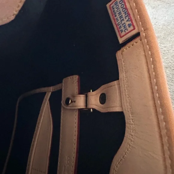 Dooney & Bourke
DOONEY & BOURKE VINTAGE CABRIOLET BUCKET BAG in Hunter Green - Picture 9 of 10